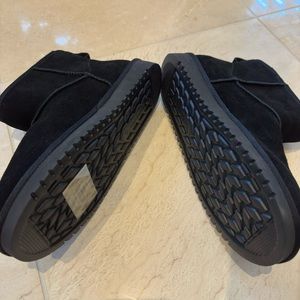 Womens boots. Koolaburra by Uggs